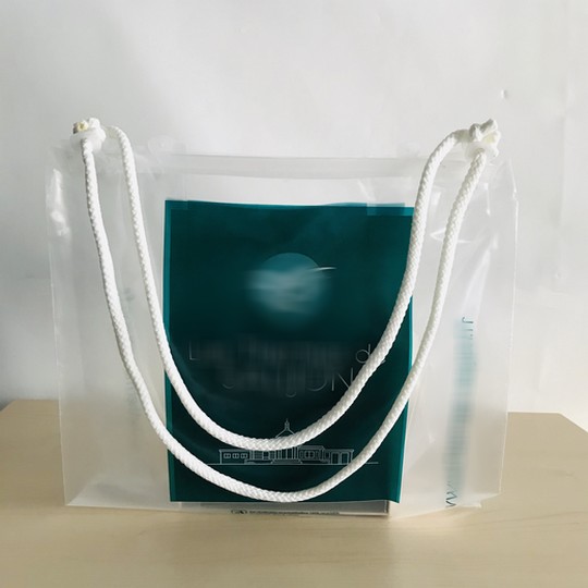 Surfilm Packaging : Sac à cordelettes à soufflets latéraux